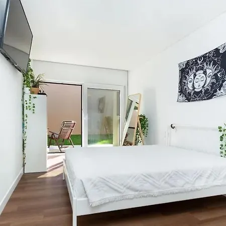 Modern 4-Bed Villa 4K Beach 30K Lisbon Villa Corroios