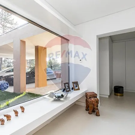 Modern 4-Bed Villa 4K Beach 30K Lisbon Villa