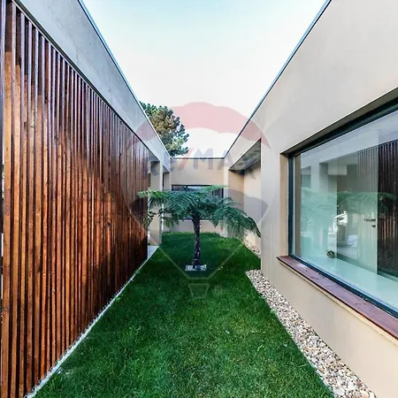 Modern 4-Bed Villa 4K Beach 30K Lisbon Villa