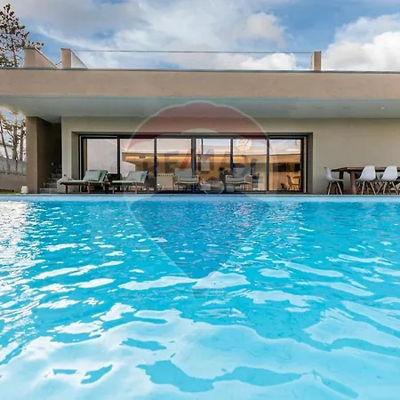 Modern 4-Bed Villa 4K Beach 30K Lisbon * Corroios