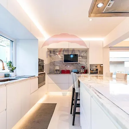 Modern 4-Bed Villa 4K Beach 30K Lisbon Villa *