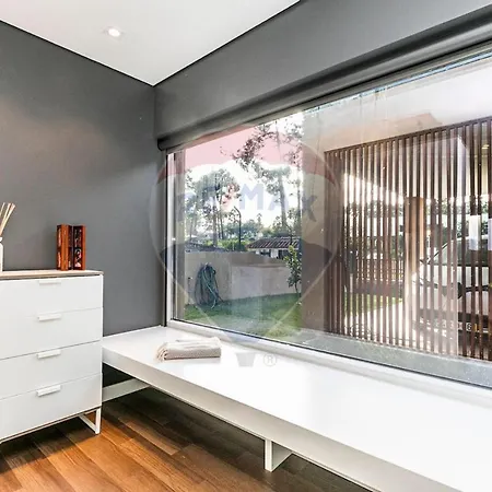 Modern 4-Bed Villa 4K Beach 30K Lisbon * Corroios