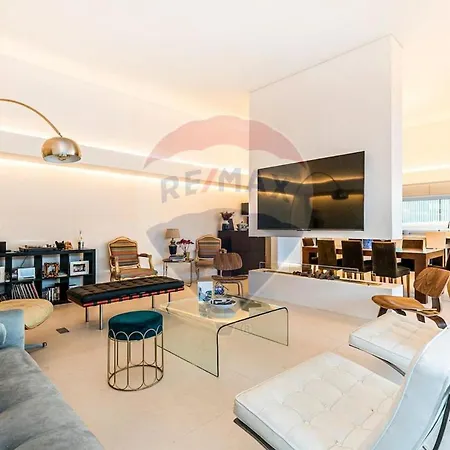 Modern 4-Bed Villa 4K Beach 30K Lisbon Corroios